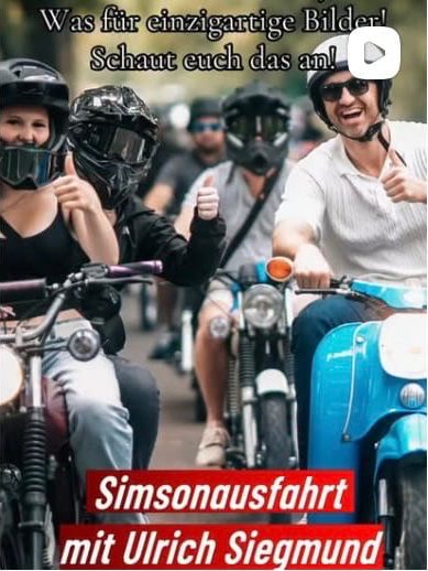 Post aus Timeline des instagram-Kanals von Ulrich Siegmund Ulrich Siegmund auf blauer Simson, lachend, hinter ihm ein Korso - alle tragen Helm.