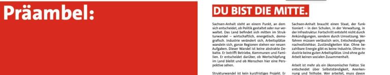 Ausschnitt aus Parteiprogramm der SPD Sachsen-Anhalt Linke Hälfte: rote Fläche mit Überschrift in Weiß: "Präambel". Rechte Hälfte: Überschrift "DU BIST DIE MITTE", dann viele Zeilen Fließtext.